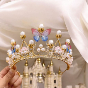 Rózsaszín pillangós tiara